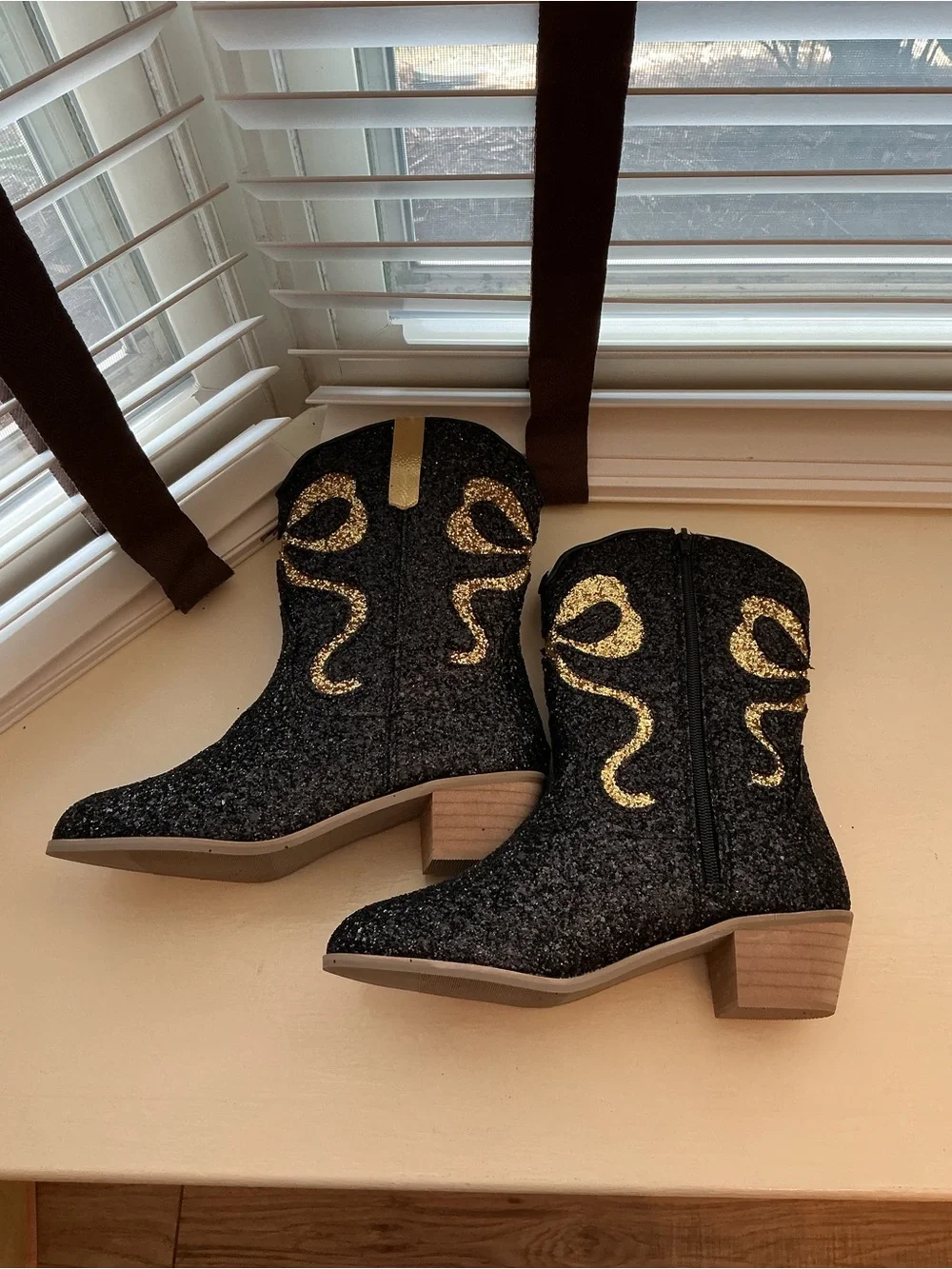 Women's Glitter Western Boots - Black & Gold